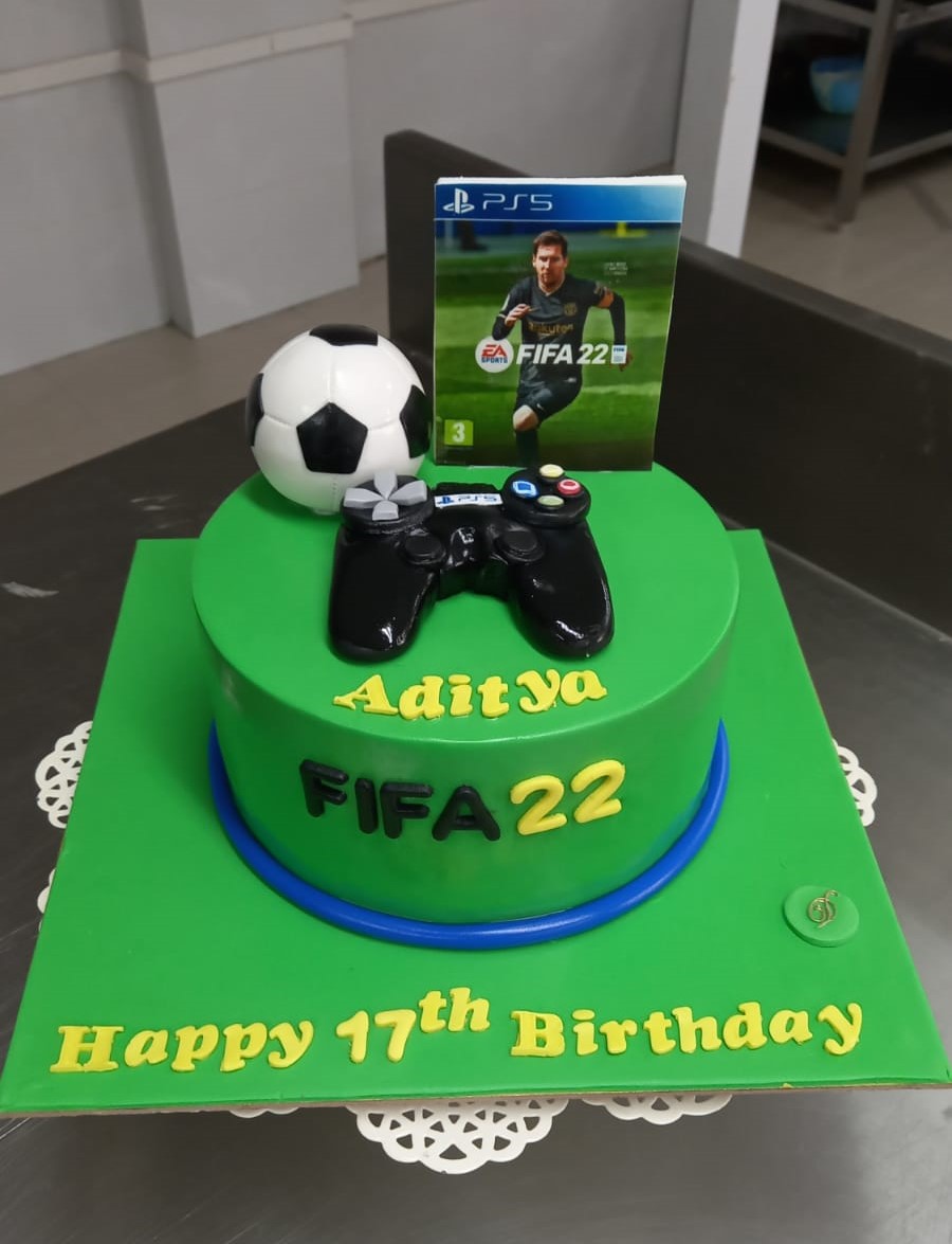 42 Unique 18th Birthday Cake Ideas to Celebrate the Special Day in 2023 | 18th  birthday cake for guys, 18th birthday cake, Birthday cakes for men