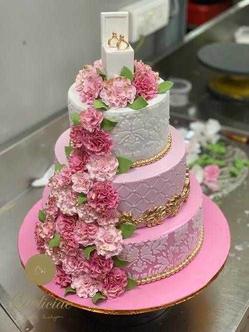 Unique Engagement Cakes With Fresh Flowers | bakehoney.com