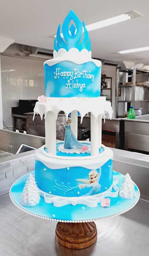 Amazon.com: Winter Wonderland Princess Elsa Frozen Birthday Cake Topper Set  : Grocery & Gourmet Food
