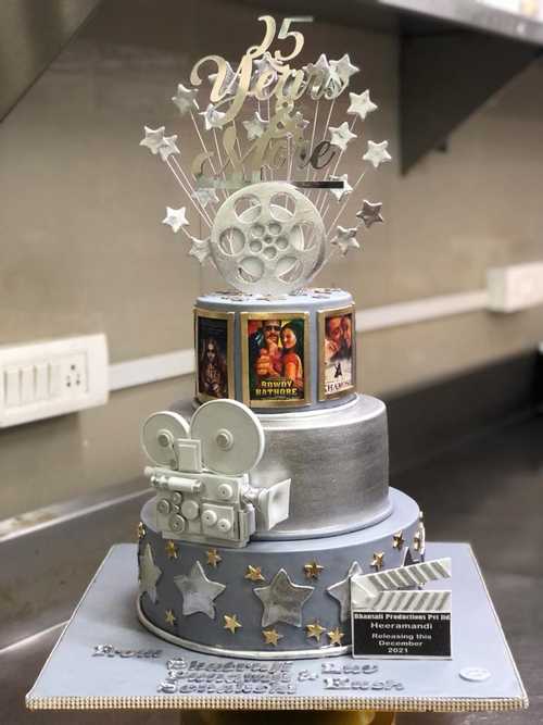 Hollywood Movie Themed Birthday Party Cake with Sugar Popcorn, Film Roll,  Clapboard and Hotdog Cherie Kelly London – Chérie Kelly