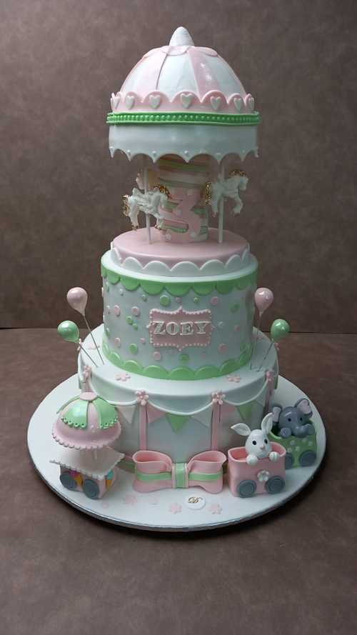 Foto de Flavor Cupcakery & Bake Shop, Bel Air: Two tier circus cake and  cupcakes - Tripadvisor