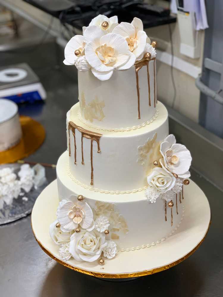 Exclusive Wedding Cake Shop In Mumbai, Best Wedding Cake Shop ...