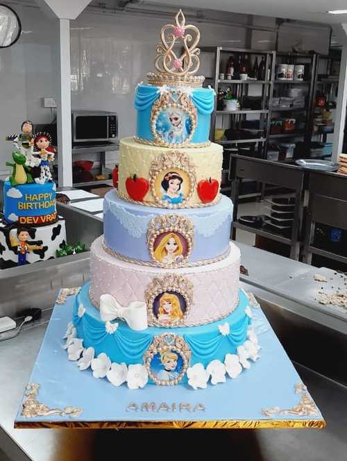 Disney Princess Cakes For Grown-Ups — Cake Wrecks | Disney princess cake,  Frozen birthday cake, Frozen birthday party cake
