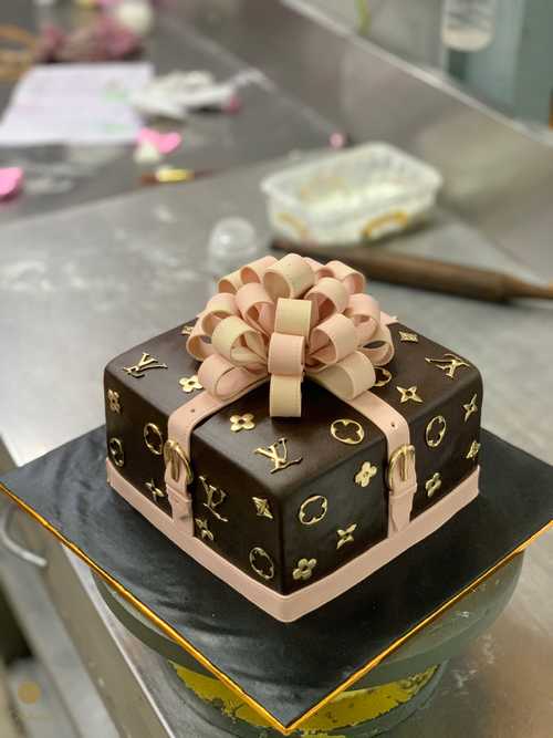 De Cakery - A beautiful and elegant gift box birthday cake for a wonderful  Mom. Delivered by us with a lot of love to sector 90 in Gurgaon. Everything  on this cake